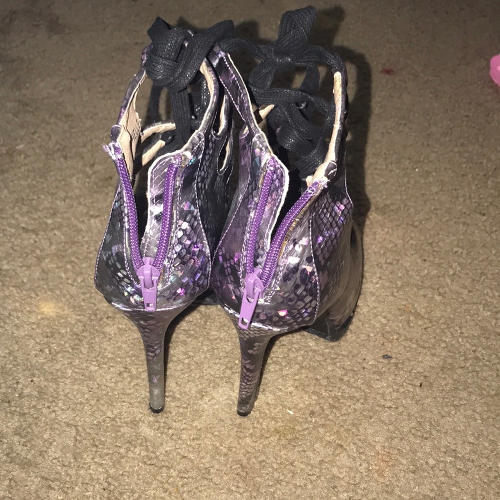 Heels - Picture 2 of 4